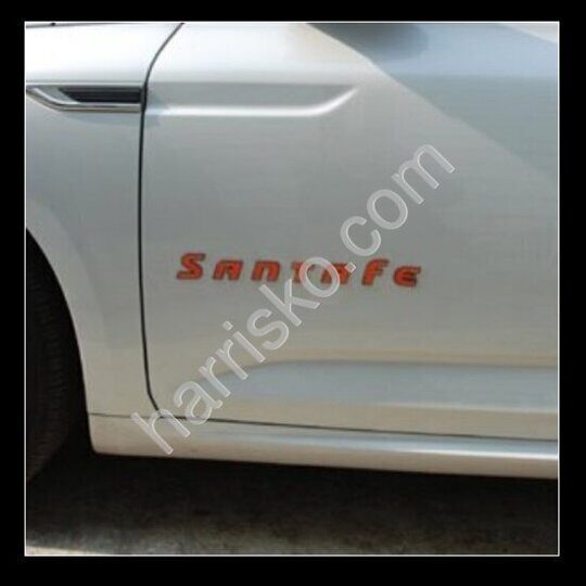 Эмблема Santa Fe на Hyundai Santa Fe MX5